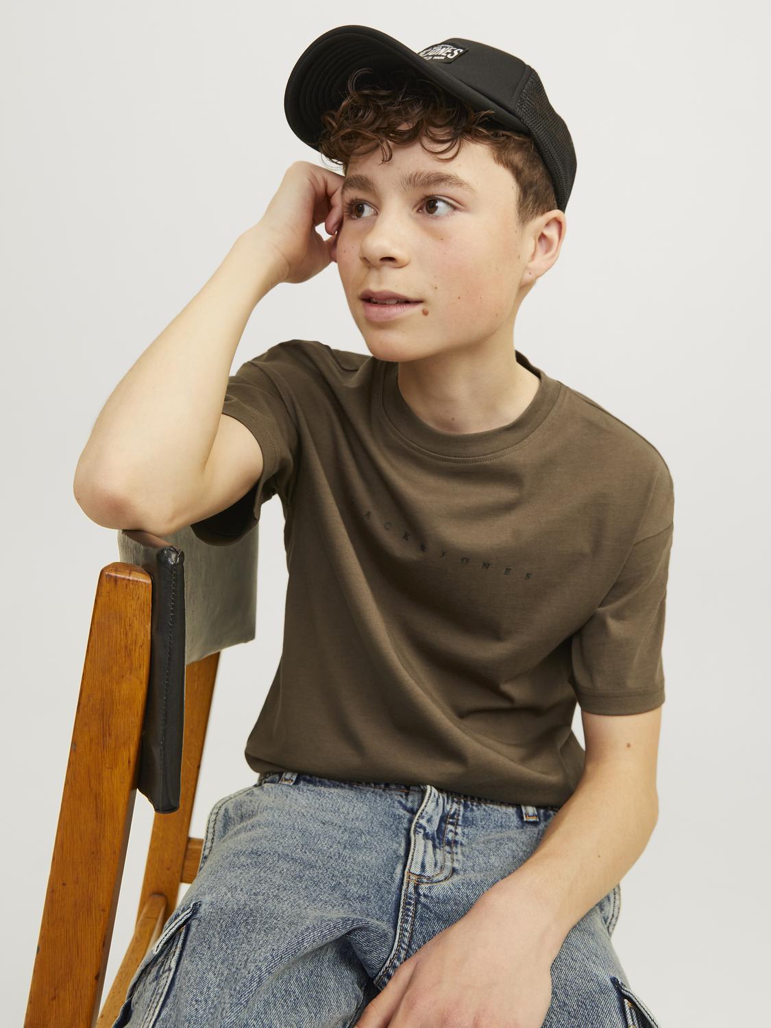 model_shot-creative